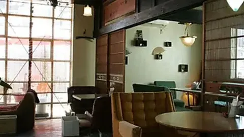 アナログ カフェ ラウンジ トーキョー