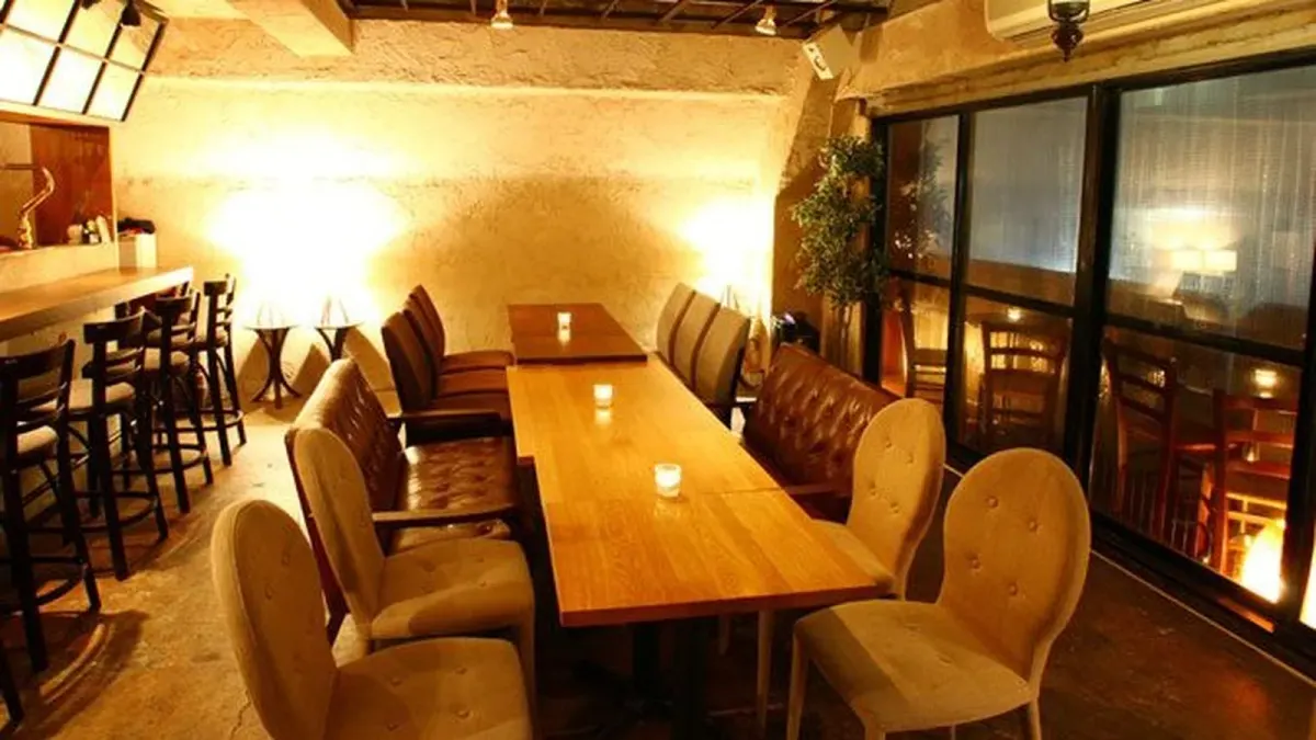 cafe & dining